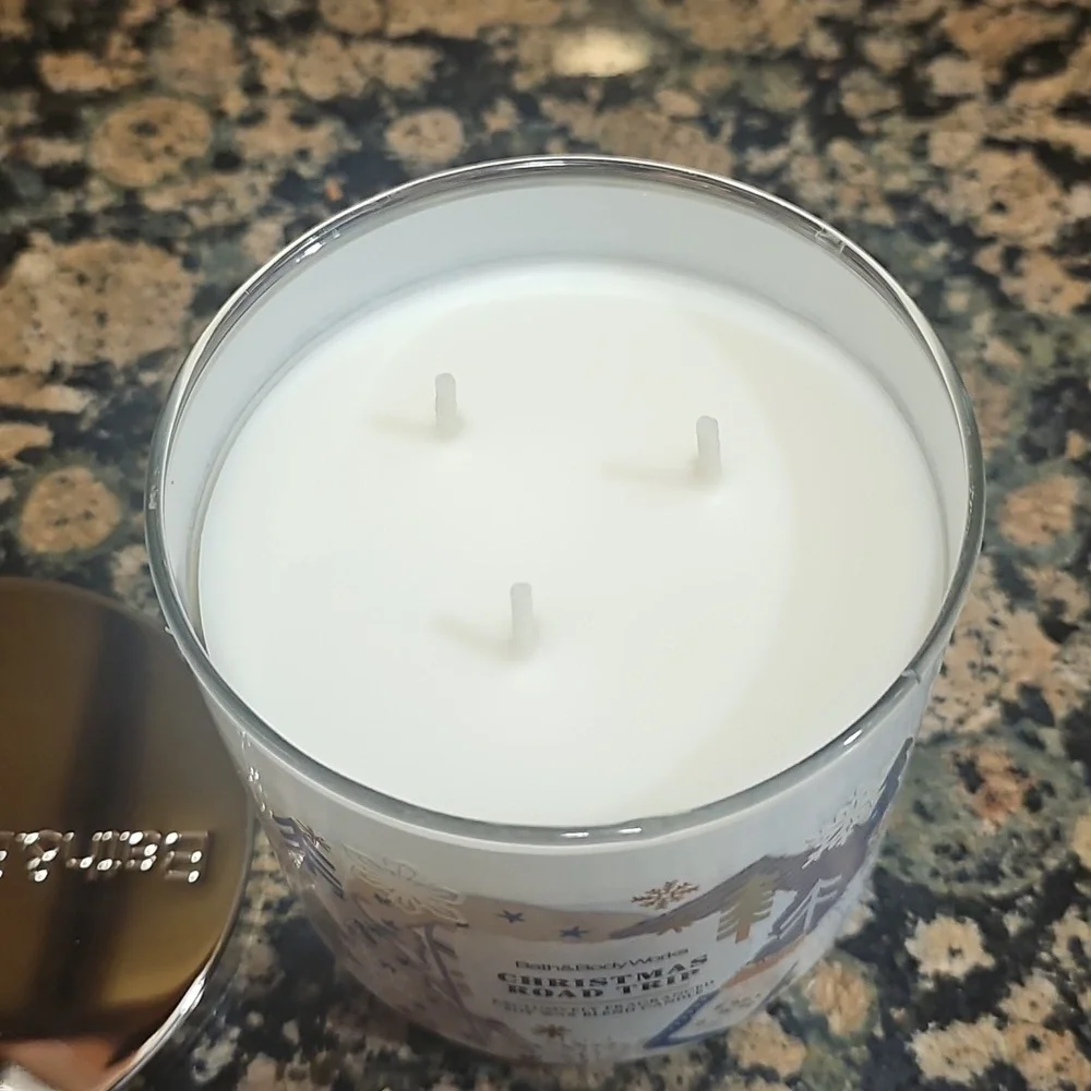 BBW Christmas Road Trip Exclusively Fragranced Soy Wax Blend 3 Wick Candle - Picture 2 of 4